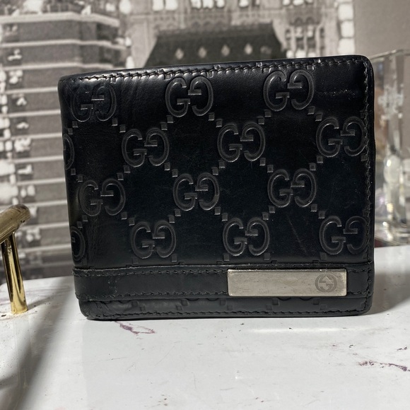 Authentic Gucci Black GG Embossed Leather Wallet - Picture 1 of 14